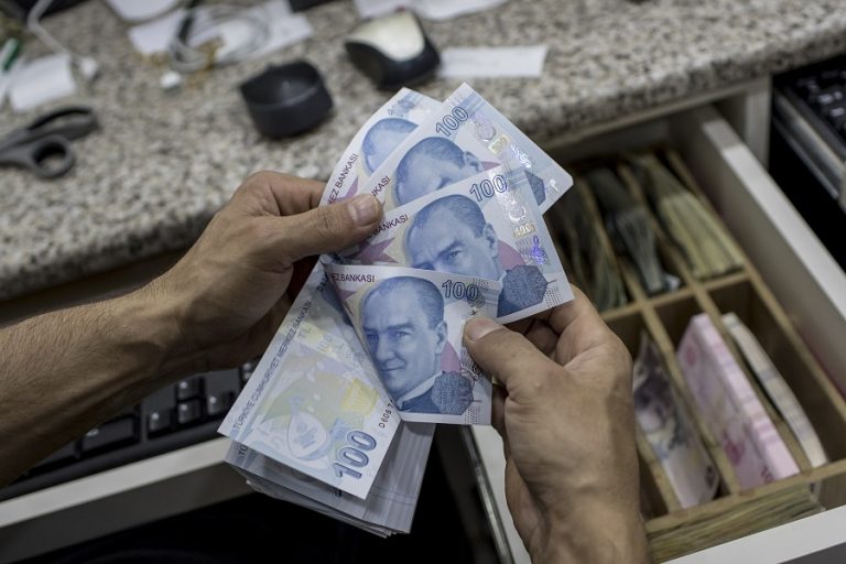 Τα αμετάβλητα επιτόκια ενισχύουν την τουρκική λίρα