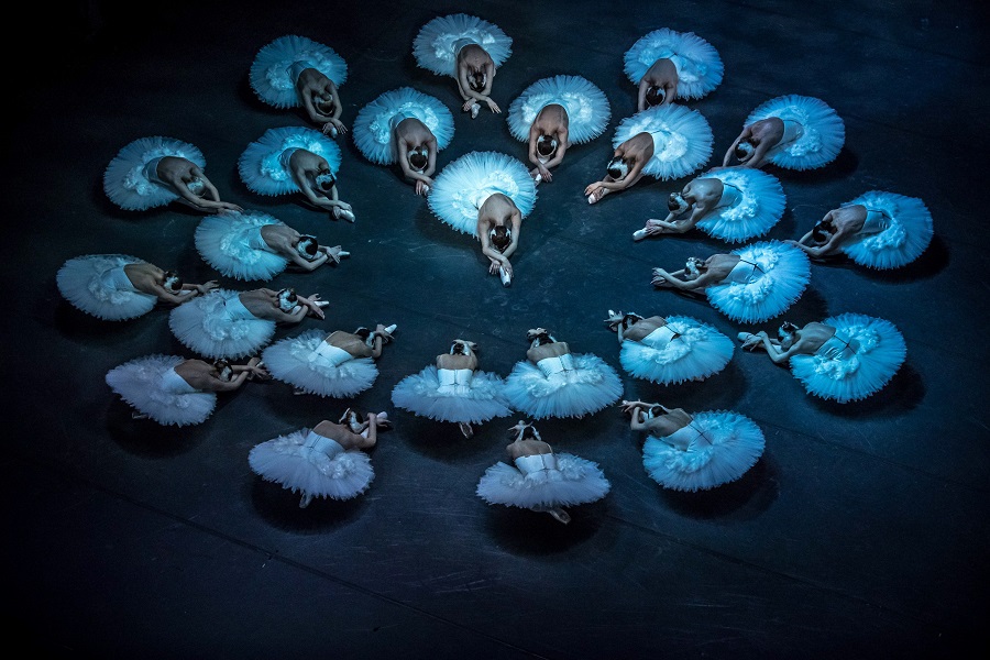 Το Εθνικό Μπαλέτο της Αγγλίας αναμεταδίδει ονλάιν την «Λίμνη των κύκνων»