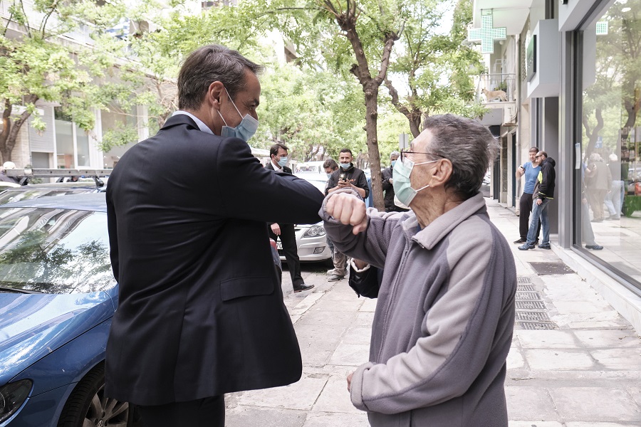 Μητσοτάκης: Επίσκεψη σε καταστήματα στο Παγκράτι- Συνομίλησε με πολίτες