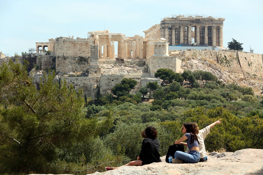 Στην «εντατική» ο τουρισμός- Στο «κόκκινο» η κατάσταση στην αγορά εργασίας και την οικονομία