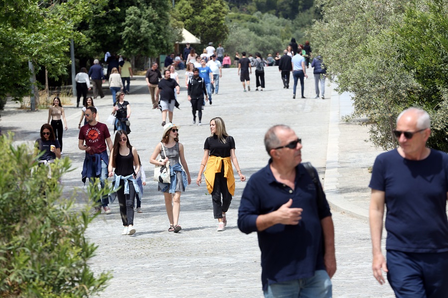 Προβληματίζει η συνεχής αύξηση των κρουσμάτων κορωνοϊού- Εξετάζεται η χρήση μάσκας παντού