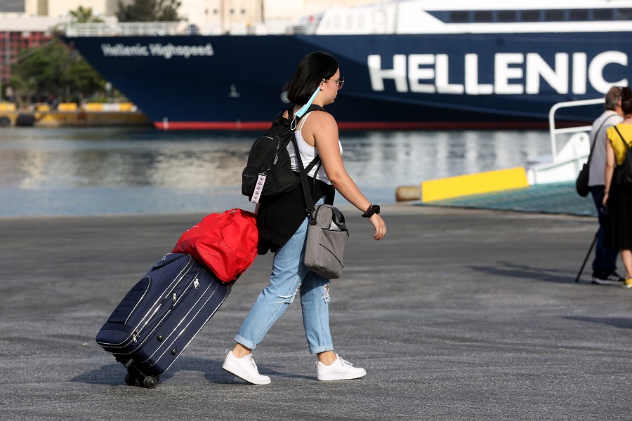 Πώς ταξιδεύουμε με πλοίο: Τα απαραίτητα έγγραφα που πρέπει να έχουν μαζί τους οι ταξιδιώτες