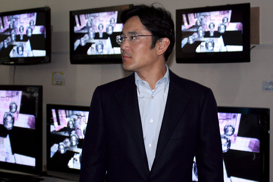 Η δημόσια «συγγνώμη» του διαδόχου της Samsung για τα σκάνδαλα της εταιρείας