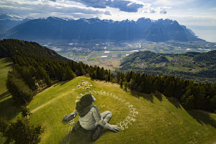 «Πέραν της κρίσης», ένα αισιόδοξο γιγαντιαίο έργο σε λόφο της Ελβετίας