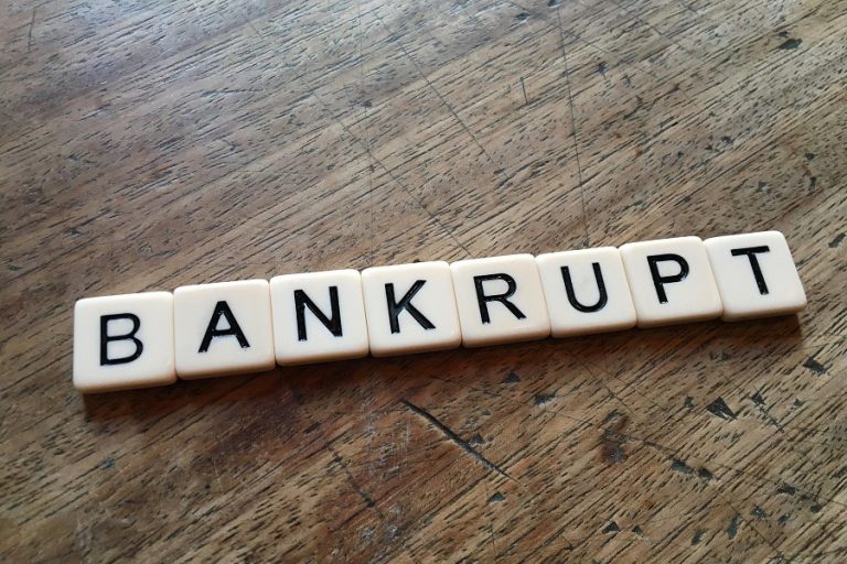 Economist: Κύμα πτωχεύσεων απειλεί την Ευρώπη