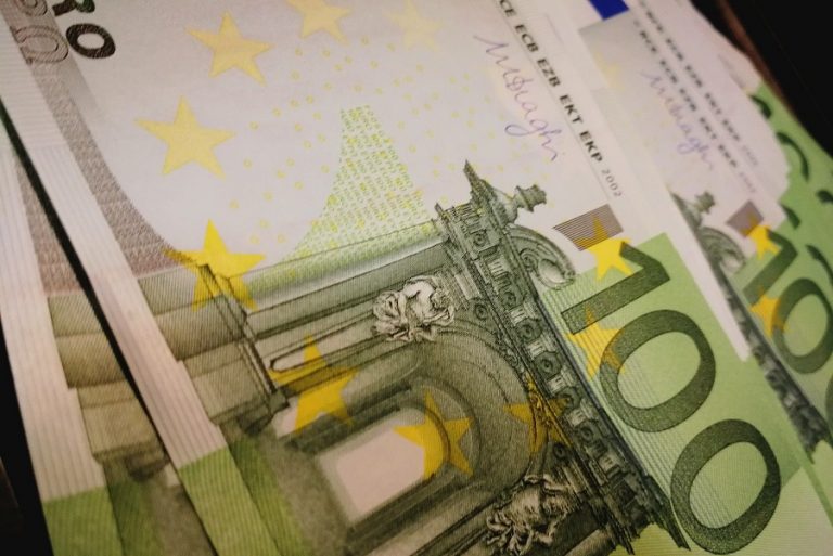 Η Κύπρος γίνεται η πρώτη χώρα που θα προσφύγει στον ESM για 450 εκατ. ευρώ