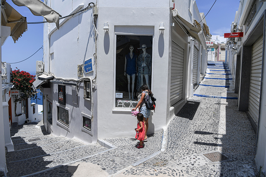 Άπιαστο όνειρο οι διακοπές για τους Έλληνες