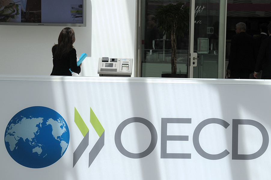 Μικρότερη ύφεση για την Ελλάδα σε σχέση με την Ευρωζώνη προβλέπει ο ΟΟΣΑ