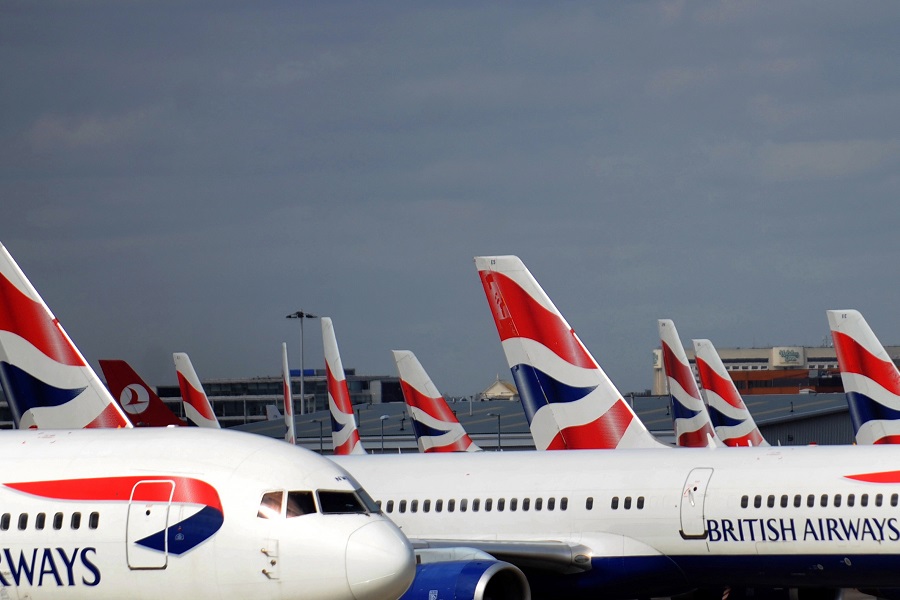 Έτοιμοι να ξεκινήσουν τα ταξίδια οι Βρετανοί- Γιατί αντιδρούν οι αεροπορικές