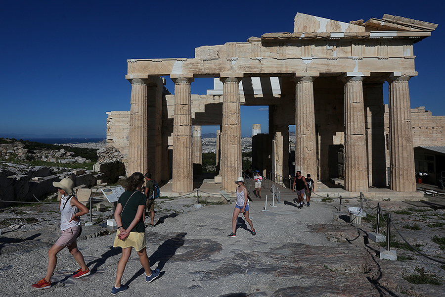 TUI: Η Ελλάδα είναι στην κορυφή των προτιμήσεων των Ευρωπαίων για φέτος το καλοκαίρι