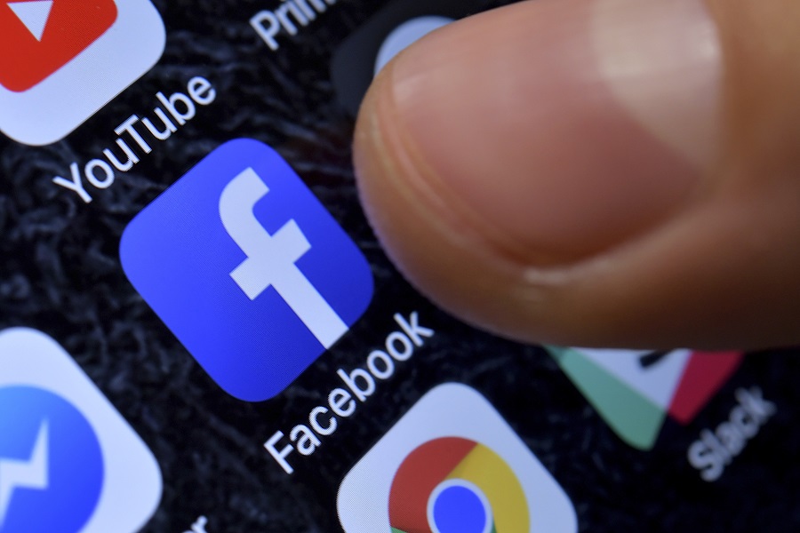 Γιατί το Facebook ανησυχεί τόσο πολύ για το iOS 14 της Apple