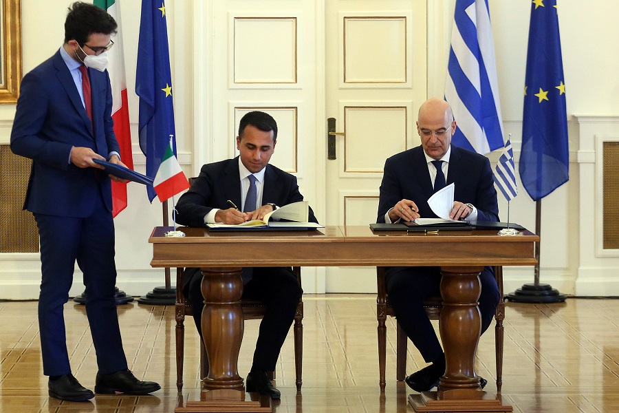Τι περιλαμβάνει η υπογραφή της συμφωνίας Ελλάδας- Ιταλίας για την ΑΟΖ
