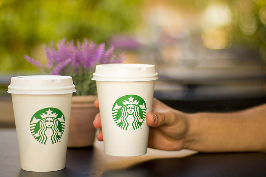 Νέο πλήγμα για το Facebook: Η Starbucks προστίθεται στη λίστα των κολοσσών που αποσύρουν τις διαφημίσεις τους