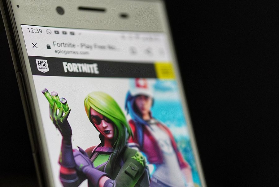 «Άγρια κόντρα» του Fortnite με Apple και Google λόγω απομάκρυνσης του παιχνιδιού από τα app stores τους