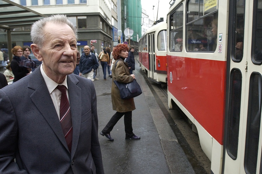 Μίλος Γιακές: Πέθανε ο τελευταίος κομμουνιστής ηγέτης της Τσεχοσλοβακίας