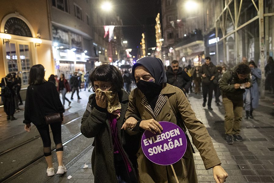 DW: Δύσκολο να είσαι γυναίκα στην Τουρκία