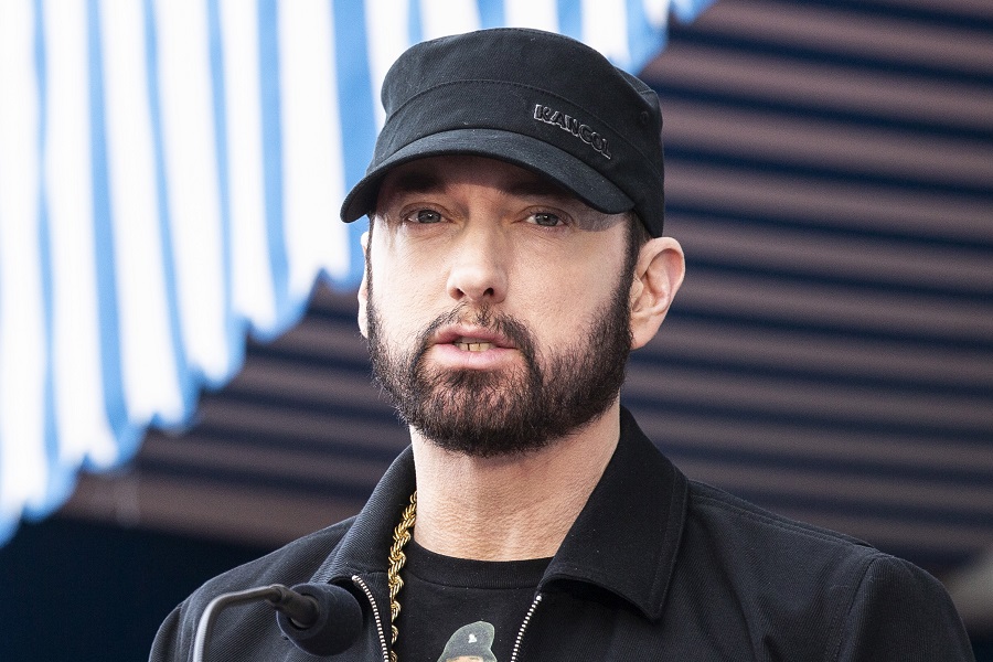 Ο Eminem επαναλανσάρει τα εξώφυλλα των άλμπουμ του για…καλό σκοπό