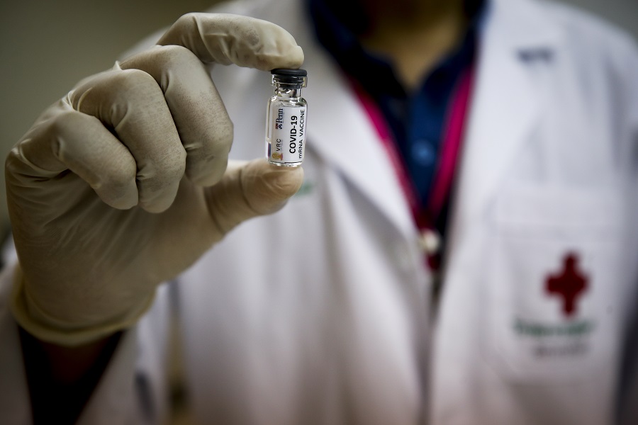 Η Moderna ζητάει 50 με 60 δολάρια για τη διπλή δόση του εμβολίου της κατά του κορωνοϊού