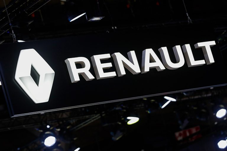 Η έλλειψη τσιπ «κατεβάζει» την παραγωγή οχημάτων τής Renault