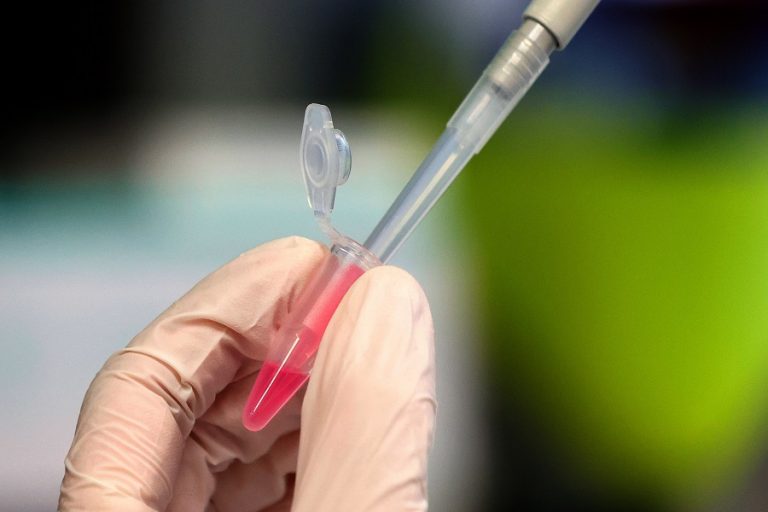 ΗΠΑ–COVID 19: Δέσμευσαν 2,1 δις. δολάρια για 600 εκατ. δόσεις μελλοντικού εμβολίου