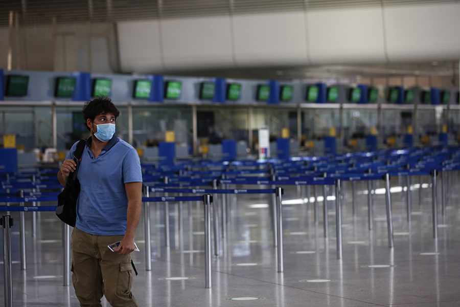 Μη υποχρεωτική η χρήση μάσκας σε αεροδρόμια και αεροπλάνα από σήμερα