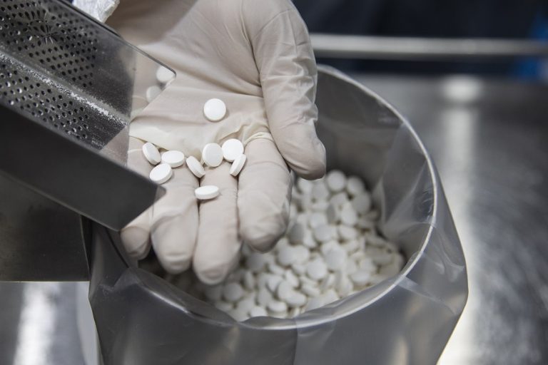 Η ΕΕ προσπαθεί να εξασφαλίσει επαρκείς ποσότητες του φαρμάκου Remdesivir