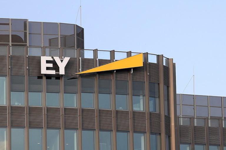 EY: Οι δέκα κορυφαίες προκλήσεις για τις εταιρείες τηλεπικοινωνιών σήμερα