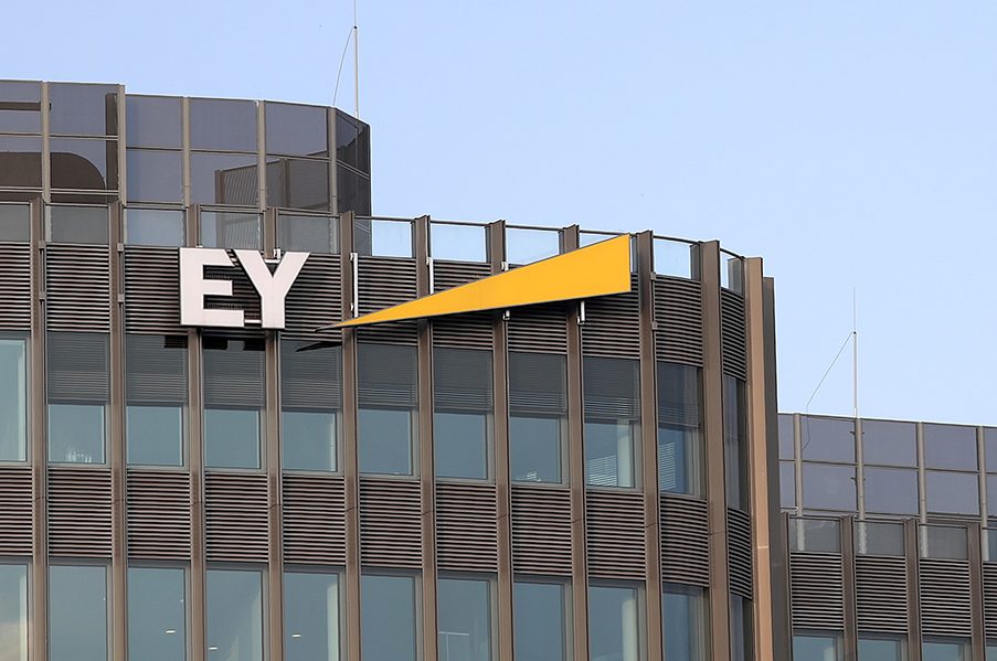 EY: Το 43% των εργαζόμενων παγκοσμίως επιθυμούν να εγκαταλείψουν τις θέσεις εργασίας τους