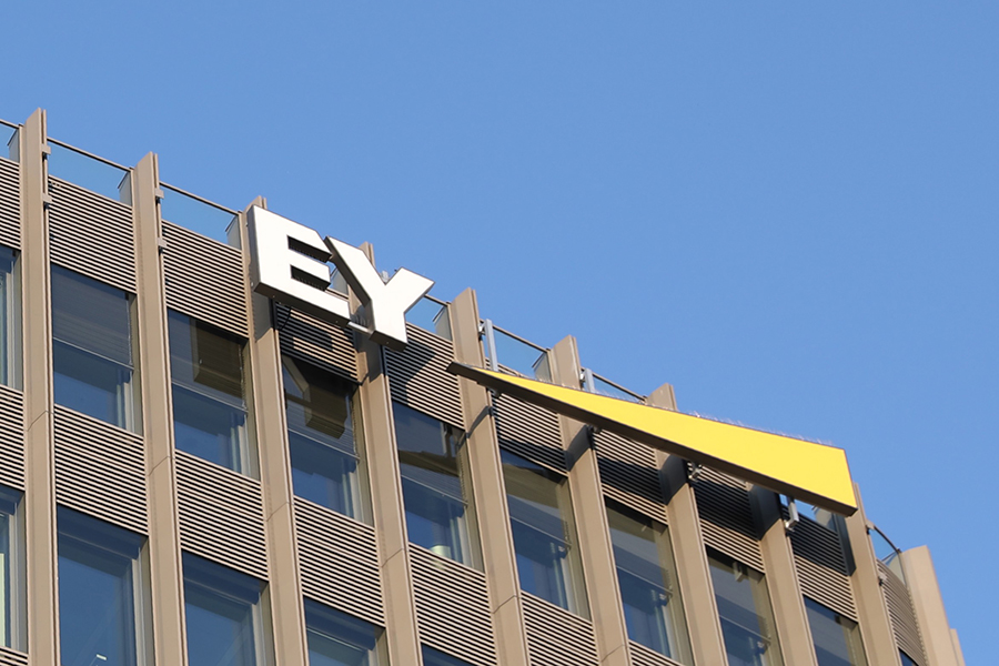 EY: Η Τεχνητή Νοημοσύνη κινητήρια δύναμη για τις χρηματοοικονομικές υπηρεσίες