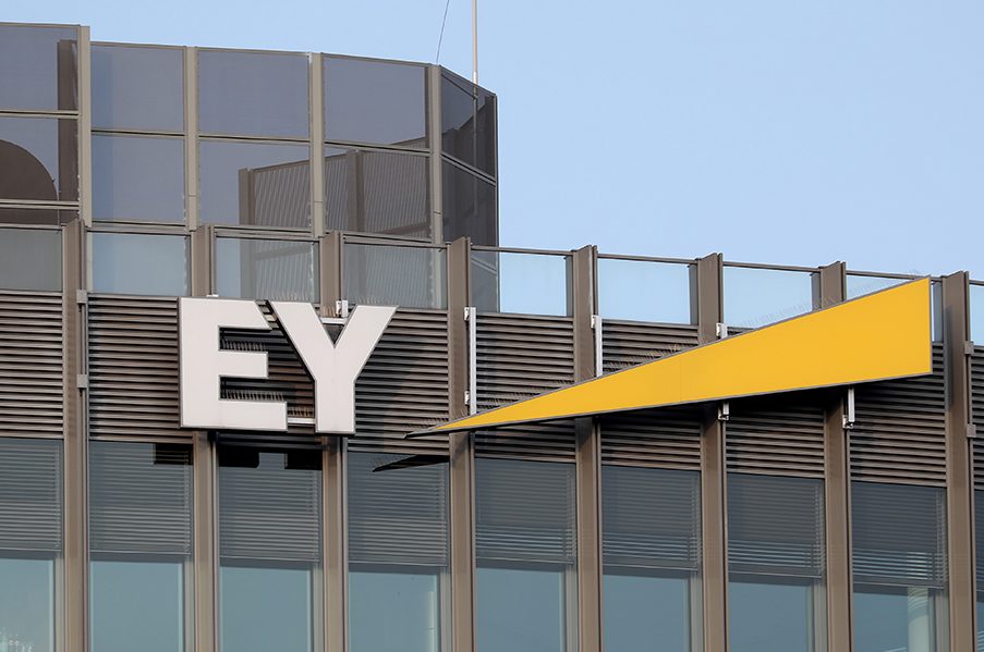 EY: Μειώθηκαν κατά 5% οι δημόσιες εγγραφές το πρώτο εννεάμηνο