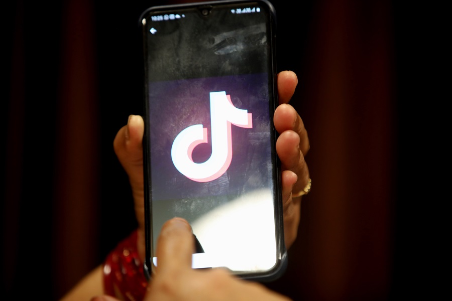 «Κόβονται» τα download των εφαρμογών WeChat και TikTok από την Κυριακή στις ΗΠΑ