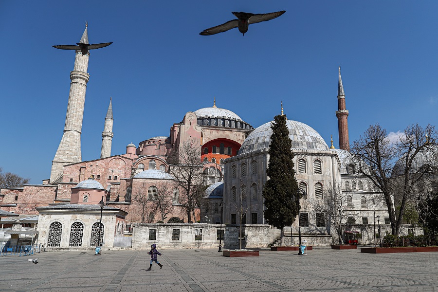 Αγιά Σοφιά: Πόσα χρήματα χάνει το χρόνο η Τουρκία από το «καπρίτσιο» του Ερντογάν