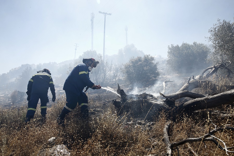 Πυρκαγιά στη Βάρη: Εκκενώθηκαν προληπτικά τα παιδικά χωριά SOS και γηροκομείο