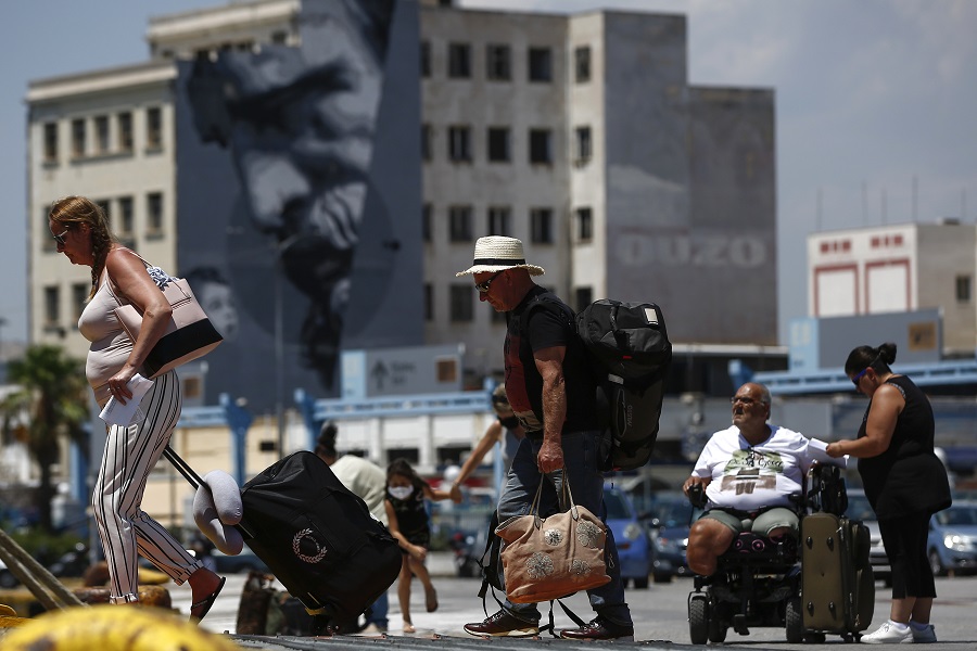 Από 5 Ιουλίου μόνο με πιστοποιητικό εμβολιασμού ή νόσησης, μοριακό και rapid test η μετακίνηση στα νησιά