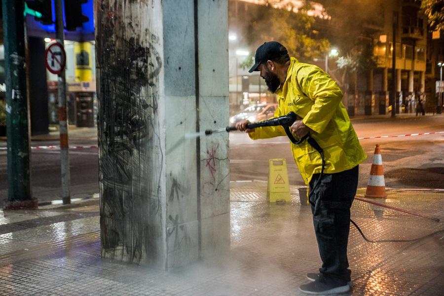 Δήμος Αθηναίων: Επιχείρηση αντιγκράφιτι ενός χλμ. σε Πατησίων με τη στήριξη της «Kärcher»