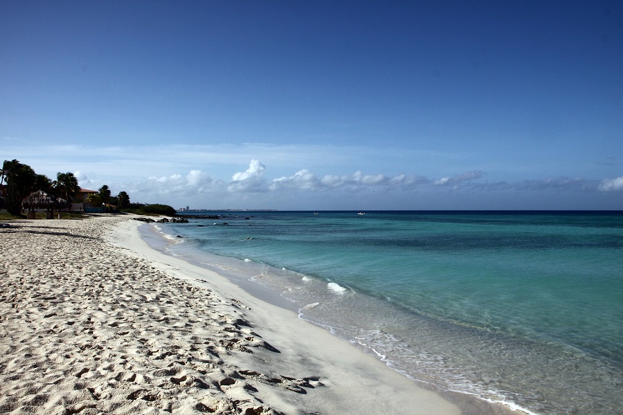 Οι δέκα καλύτερες παραλίες του κόσμου για να «χαθείτε» στα νερά τους