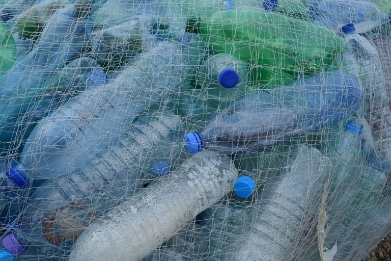 WWF: 17 μέτρα για τη διαχείριση και τη μείωση των πλαστικών απορριμμάτων