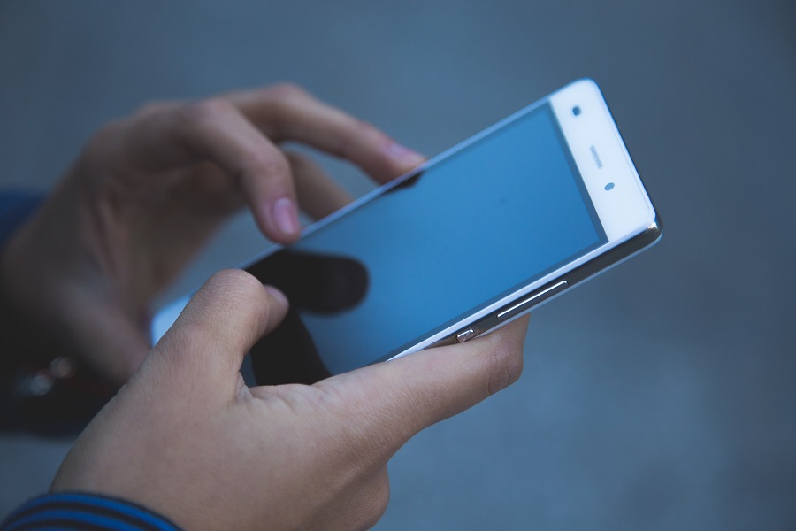 Απαλλάσσονται από τα τέλη κινητής τηλεφωνίας οι χρήστες 15-29 ετών – Σε λειτουργία η εφαρμογή
