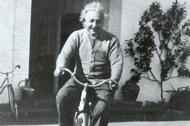 Ο Αϊνστάιν είναι… «ζωντανός» και μας προσκαλεί να συζητήσουμε