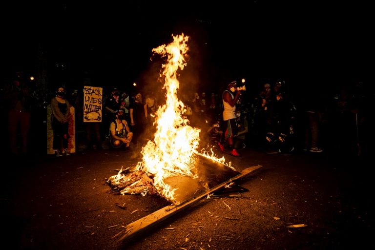 Βίαιες διαδηλώσεις στο Πόρτλαντ- Έτοιμος ο Τραμπ για ομοσπονδιακή βοήθεια σε κυβερνήτες