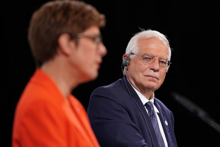 Βίντεο: Τα ανοιχτά μικρόφωνα αποκάλυψαν το διάλογο Μπορέλ-Καρενμπάουερ: «Οι Τούρκοι είναι πολύ εκνευρισμένοι»