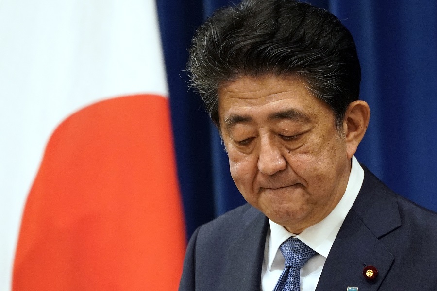 Παραιτήθηκε ζητώντας «συγγνώμη» ο πρωθυπουργός της Ιαπωνίας, Σίνζο Άμπε