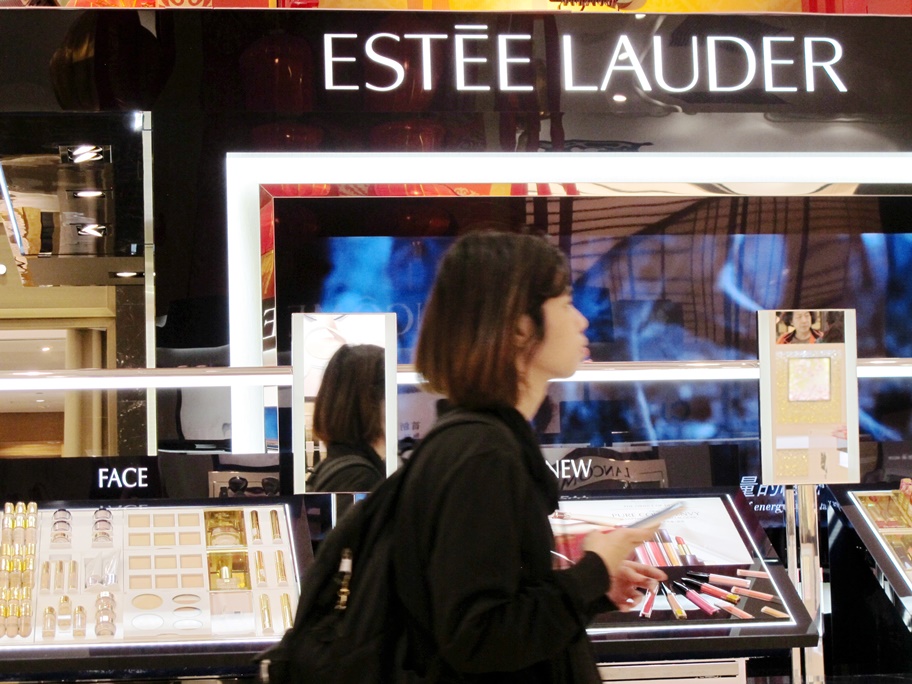 Οι μειωμένες απολύσεις της Estee Lauder φέρνουν απολύσεις – Το πρόβλημα στην αγορά της Κίνας