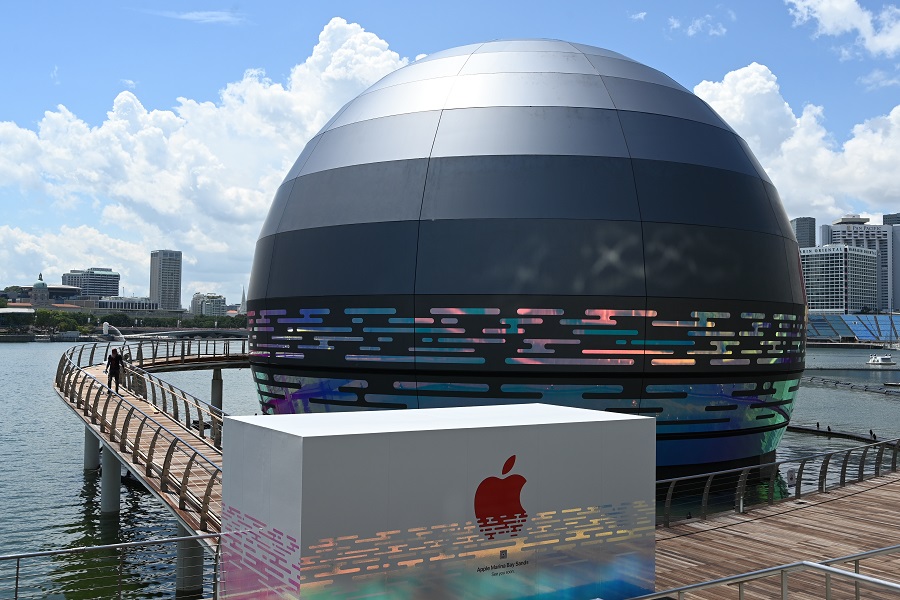 Αυτό είναι το νέο κατάστημα της Apple στη Σιγκαπούρη που επιπλέει στο νερό (Φωτογραφίες και Βίντεο)