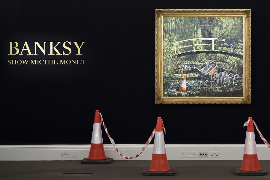Στο σφυρί, η «ερμηνεία» από τον Banksy του αριστουργήματος του Κλοντ Μονέ