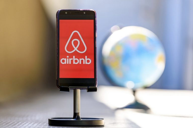 Tο Airbnb ως «δίαυλος» αποστολής χρημάτων στους Ουκρανούς