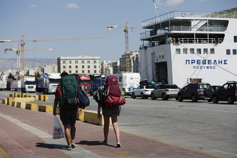 Οι ζημιές της πανδημίας στην ακτοπλοΐα και η σύγκριση με τις αερομεταφορές