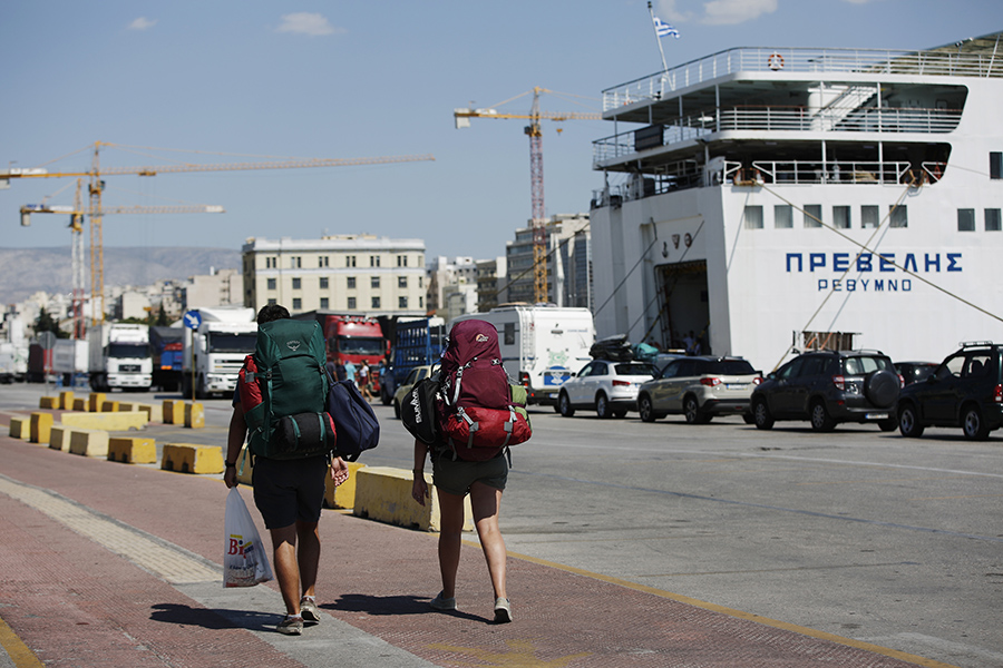 Με αυτά τα έγγραφα θα ταξιδέψετε με πλοίο- Τι ισχύει για τις πτήσεις