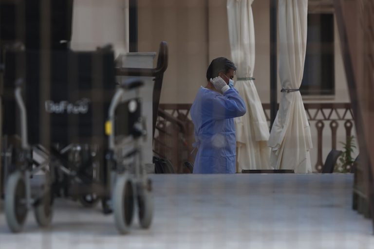 Ενισχύεται το δημόσιο σύστημα υγείας για την αντιμετώπιση της πανδημίας