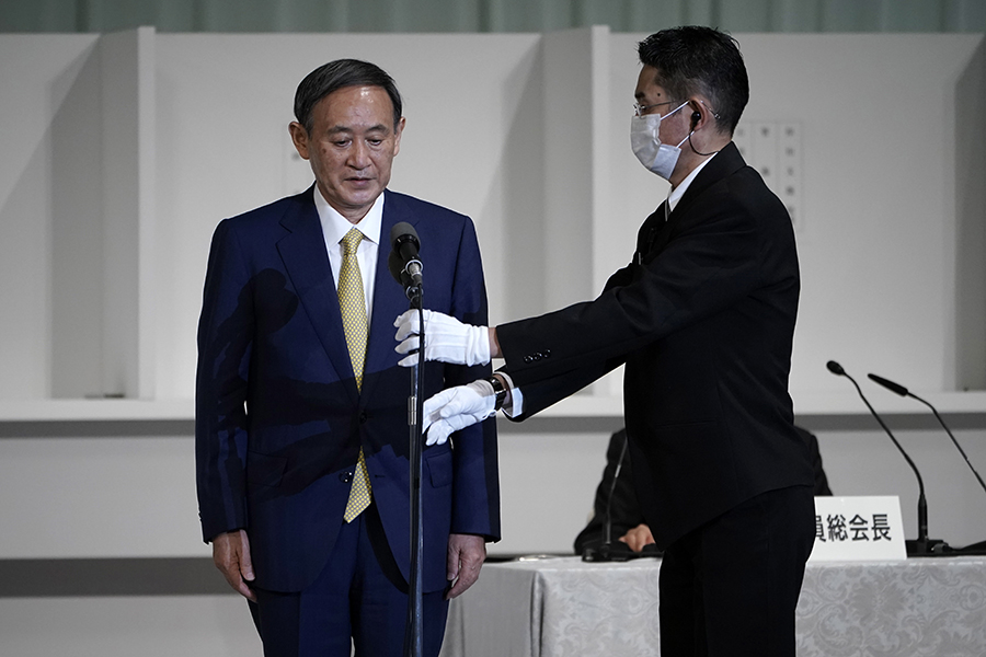 Γιοσιχίντε Σούγκα: Ο επερχόμενος πρωθυπουργός της Ιαπωνίας με μαύρη ζώνη στο καράτε και 100 κοιλιακούς κάθε πρωί